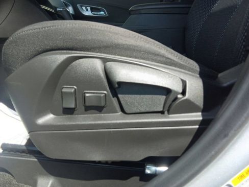 Used 2017 Chevrolet Equinox LS FWD image 19