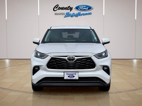 Used 2024 Toyota Highlander LE image 12