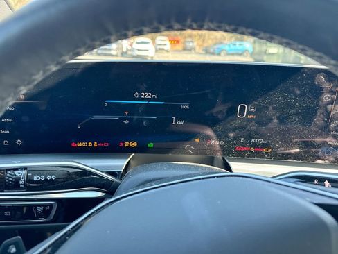 Used 2025 Cadillac Lyriq Luxury image 21