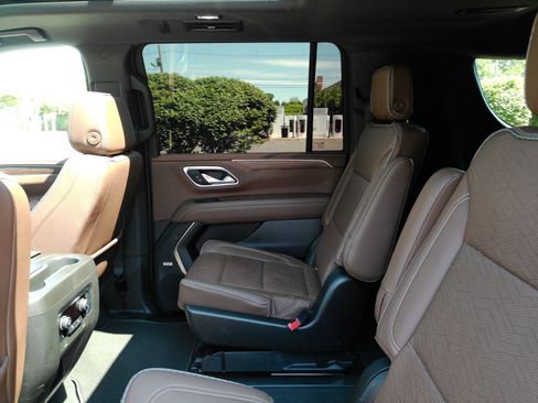 Certified 2021 Chevrolet Suburban High Country AWD/4WD image 12