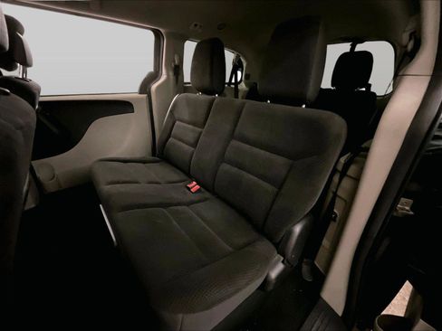 Used 2019 Dodge Grand Caravan SE image 25