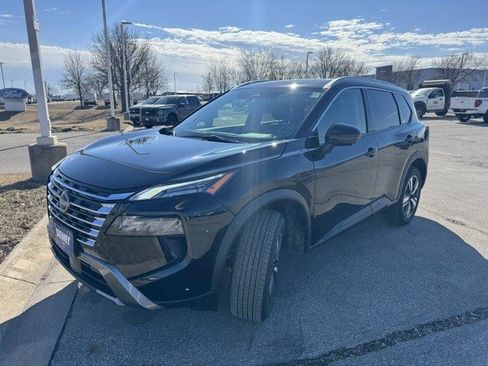 Used 2024 Nissan Rogue SL w/ SL Premium Package image 3