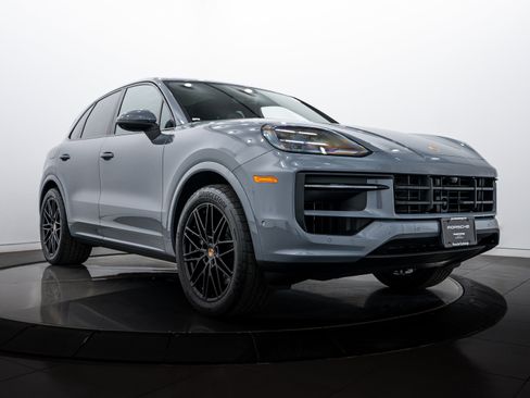 Certified 2025 Porsche Cayenne image 9