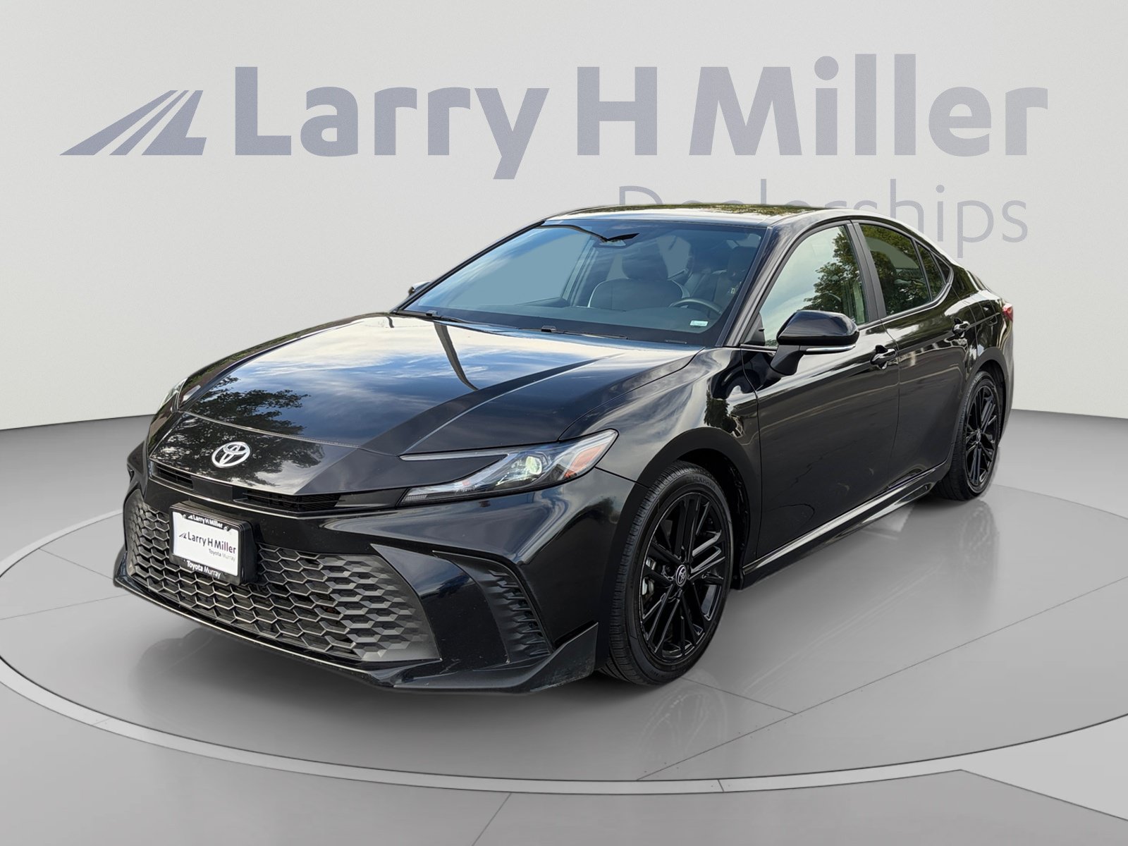 Used 2025 Toyota Camry SE FWD image 1