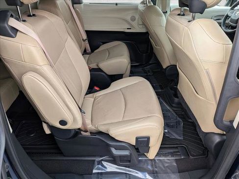 Certified 2023 Toyota Sienna Limited image 23