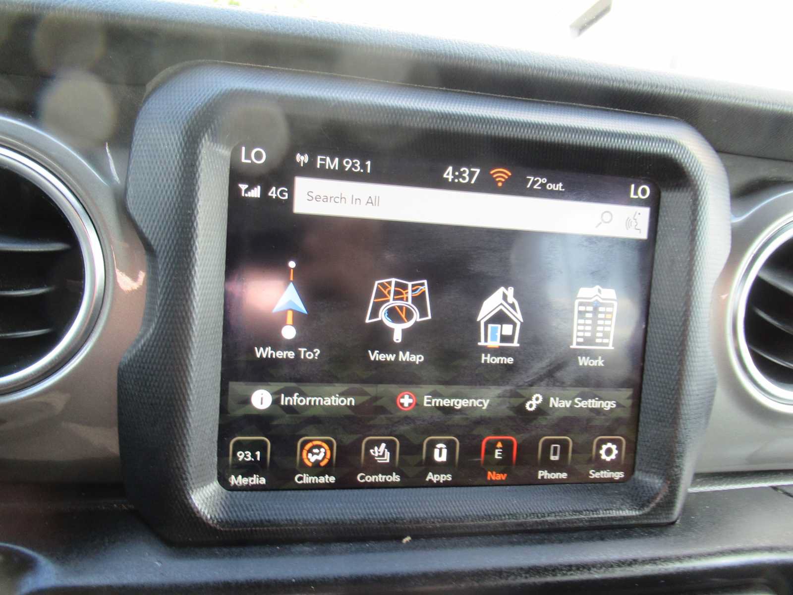Used 2022 Jeep Wrangler Unlimited Sahara w/ Cold Weather Group AWD/4WD image 23