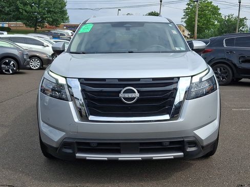 Used 2025 Nissan Pathfinder SL AWD/4WD image 2