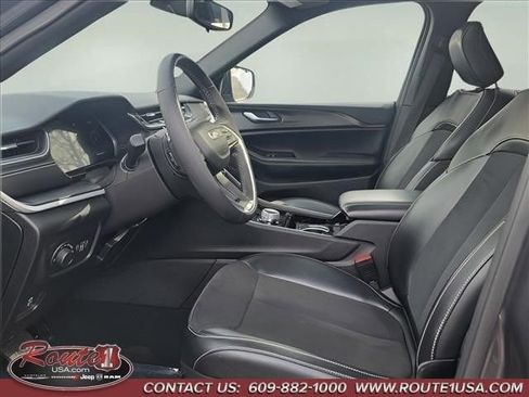 Used 2023 Jeep Grand Cherokee Altitude image 14