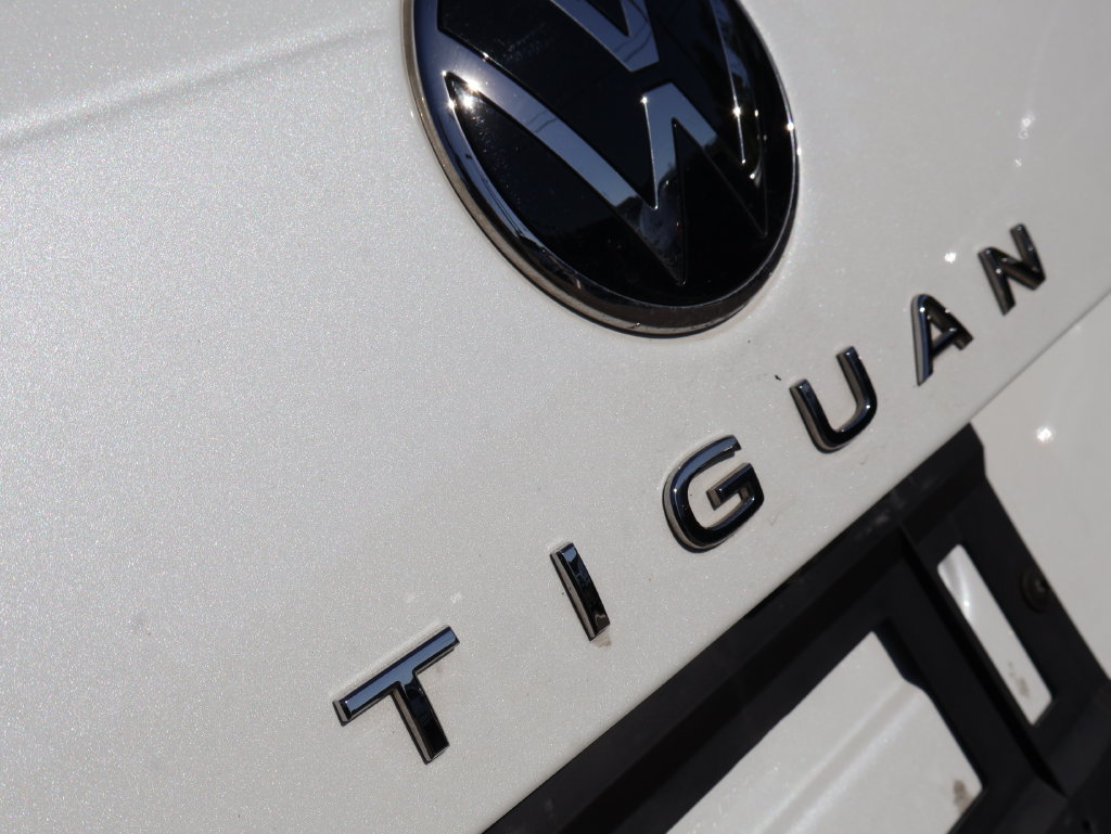 Used 2024 Volkswagen Tiguan SE R-Line FWD image 14