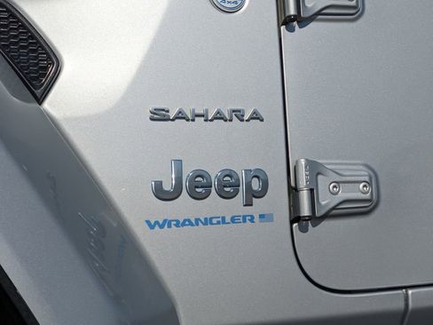 Used 2024 Jeep Wrangler Unlimited Sahara w/ Technology Group image 25