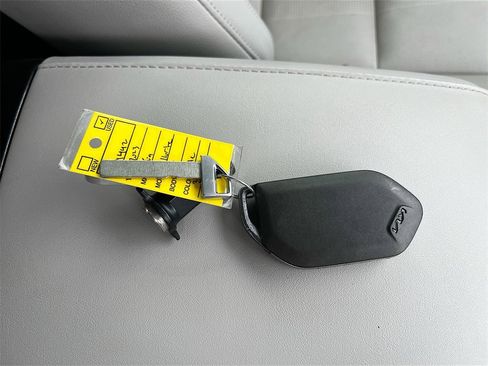 Used 2023 Kia Telluride EX w/ EX Captain's Chair Package image 36