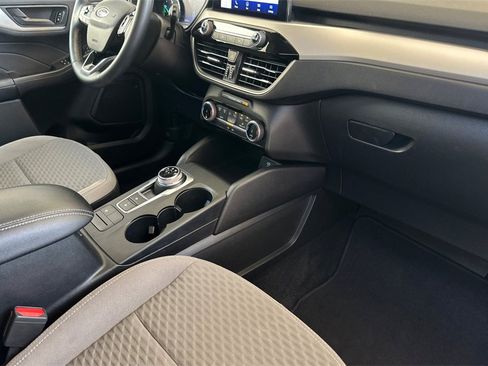 Used 2022 Ford Escape SE w/ SE Sport Appearance Package image 19