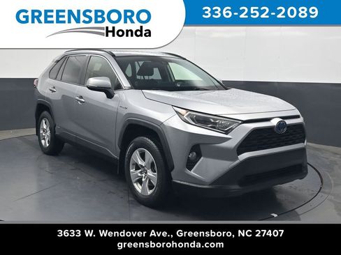 Used 2019 Toyota RAV4 XLE w/ Convenience Package AWD/4WD image 1