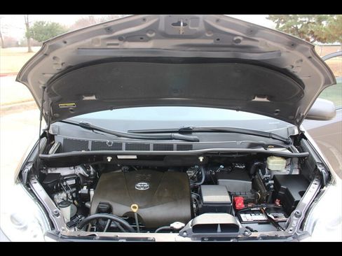 Used 2017 Toyota Sienna LE image 43