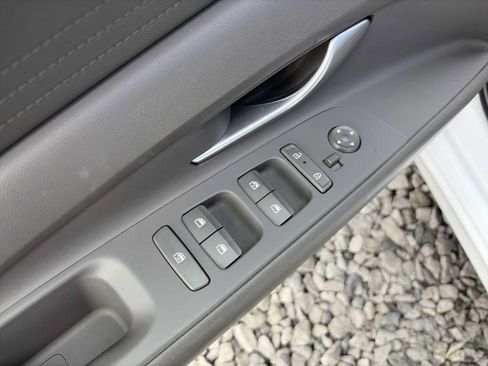 Used 2024 Hyundai Elantra SEL FWD image 15