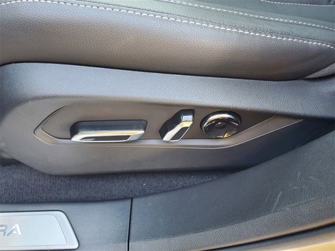 Used 2025 Acura RDX SH-AWD image 19