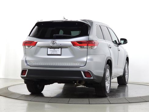 Used 2019 Toyota Highlander Limited image 11