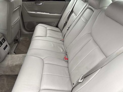 Used 2010 Cadillac DTS Luxury image 16