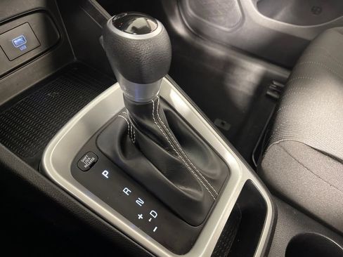 Certified 2021 Hyundai Venue SE image 25