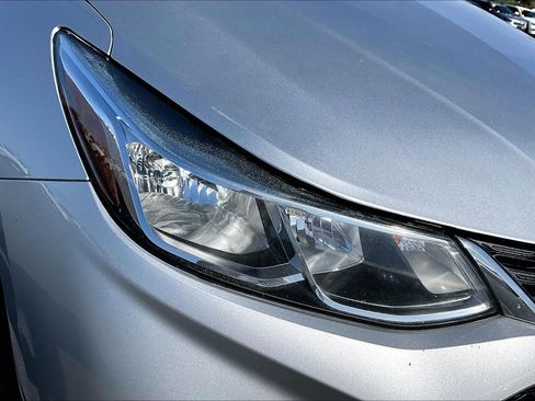 Used 2018 Chevrolet Cruze LS FWD image 25