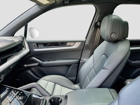 Certified 2026 Porsche Cayenne AWD/4WD image 26