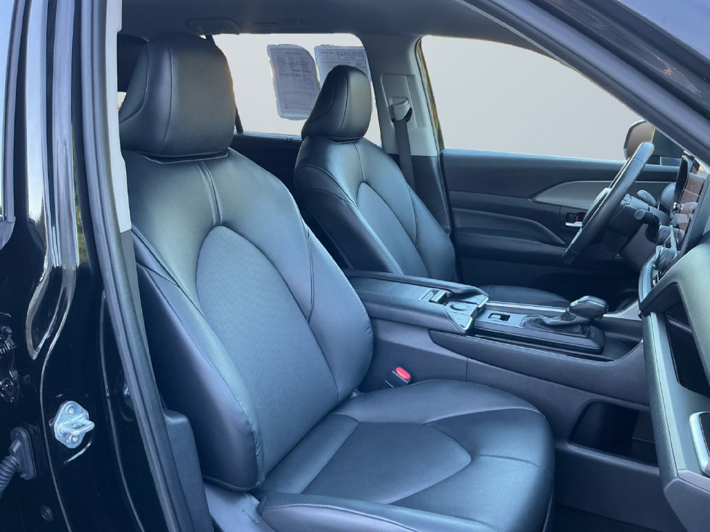 Used 2024 Toyota Grand Highlander AWD image 16