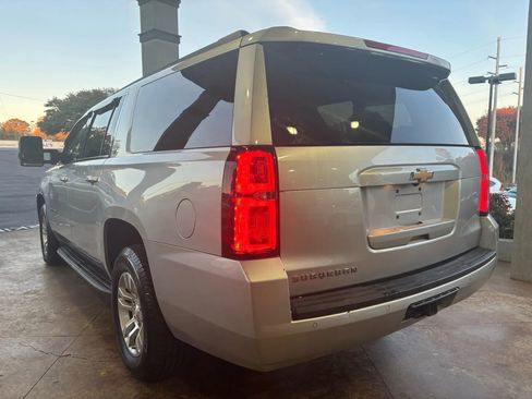 Used 2020 Chevrolet Suburban LT image 4