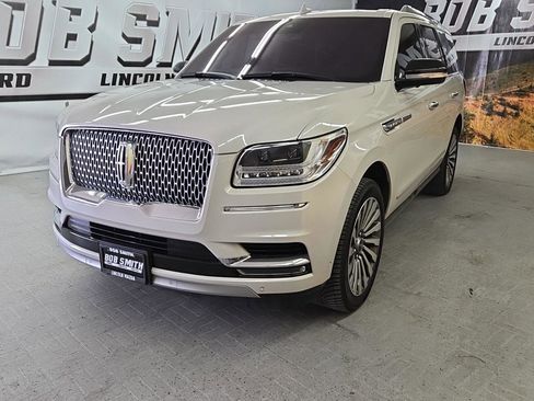 Used 2019 Lincoln Navigator Reserve image 18
