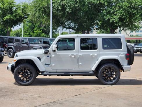 Used 2021 Jeep Wrangler Unlimited Sahara AWD/4WD image 4