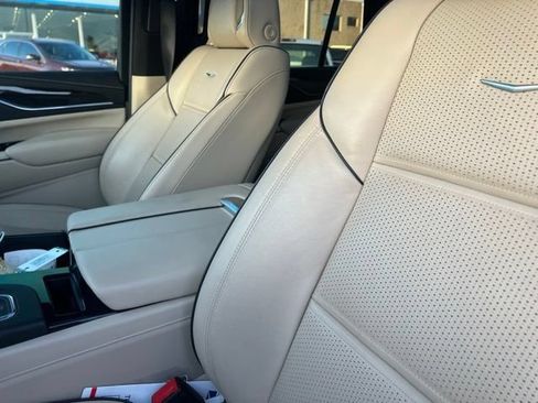 Used 2022 Cadillac Escalade Premium Luxury RWD image 9