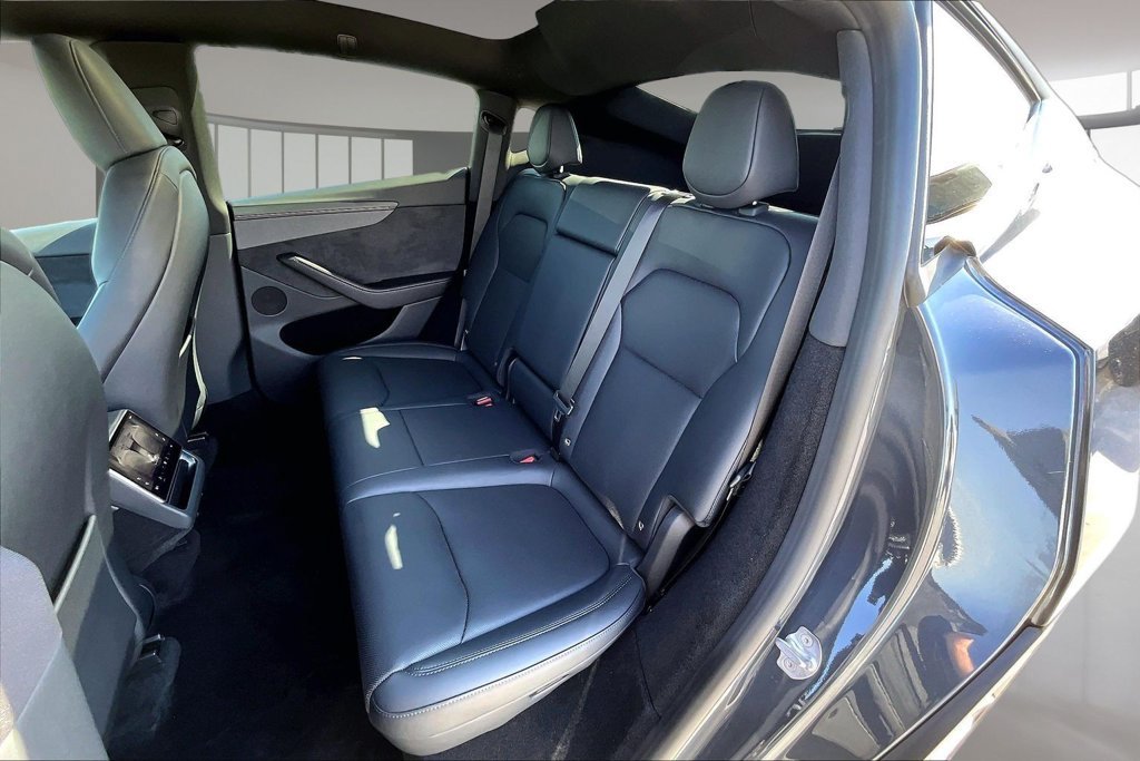 Used 2026 Tesla Model Y 2WD image 21