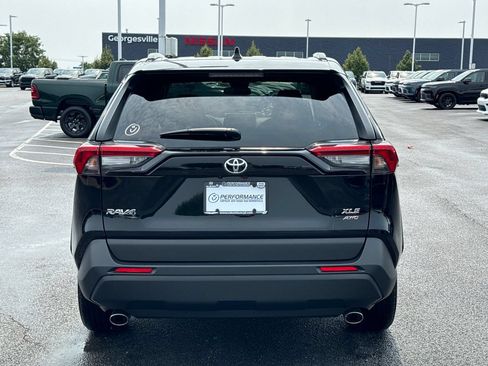 Used 2025 Toyota RAV4 XLE AWD/4WD image 4