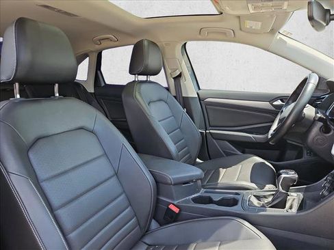 Used 2024 Volkswagen Jetta SE FWD image 19