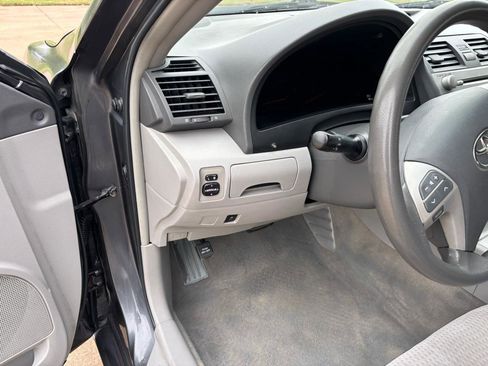 Used 2011 Toyota Camry LE FWD image 13