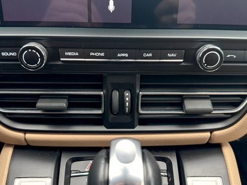 Used 2021 Porsche Macan Base image 34