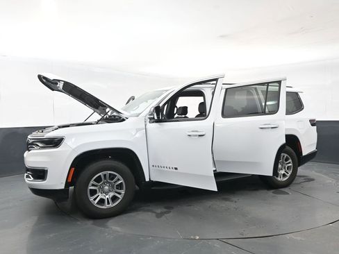 Used 2024 Jeep Wagoneer 4WD w/ Convenience Group I image 31