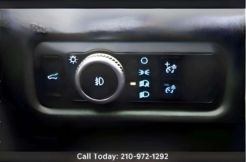 Used 2023 Ford Explorer King Ranch w/ Technology Package RWD image 11