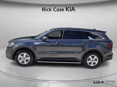 Used 2022 Kia Sorento LX image 3