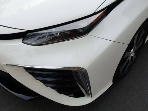 Used 2017 Toyota Mirai FWD image 8