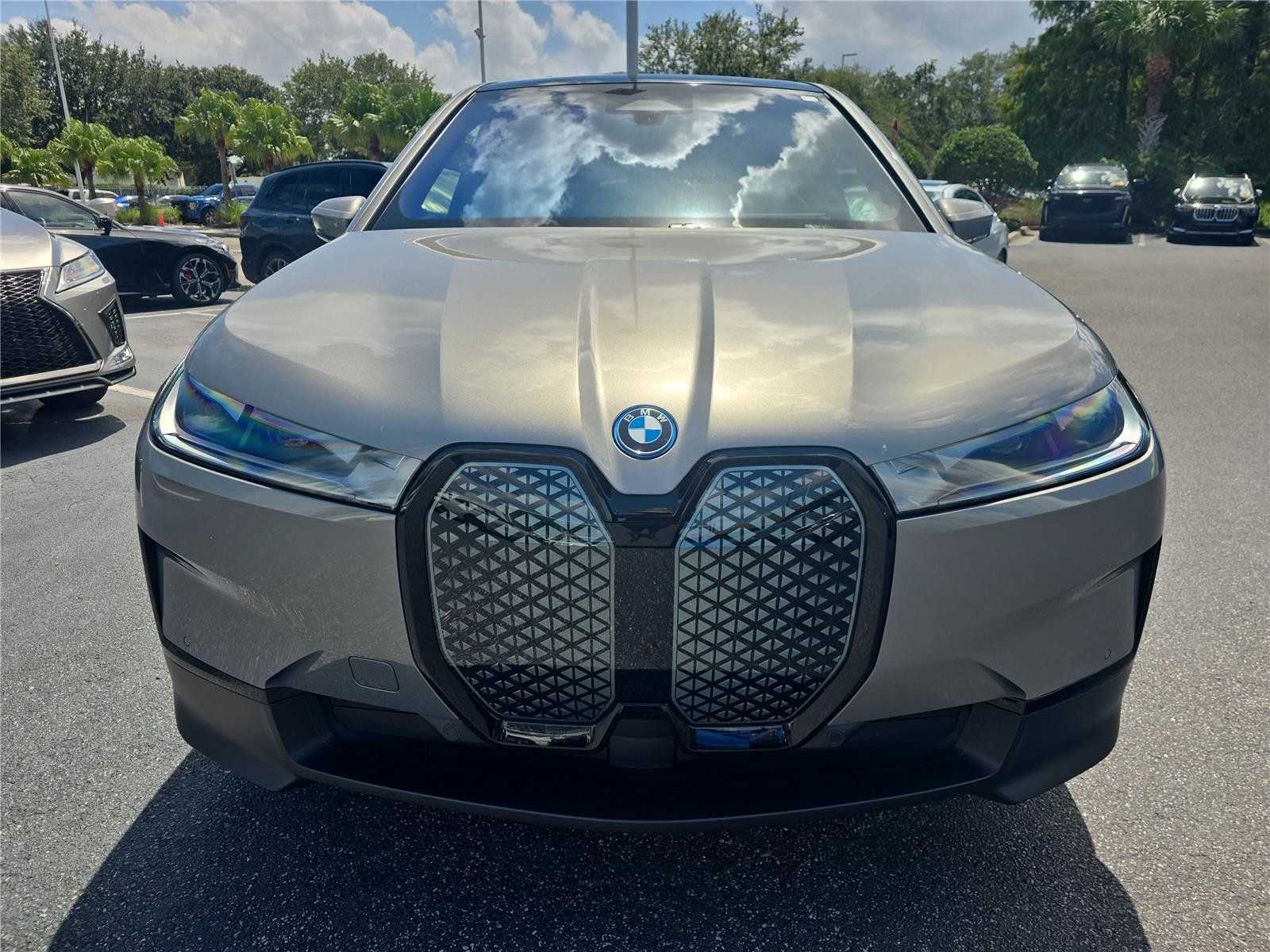 Certified 2025 BMW iX xDrive50 w/ Luxury Package AWD/4WD image 2