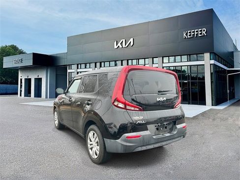 Certified 2022 Kia Soul LX image 6