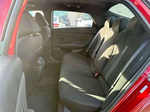 Used 2025 Hyundai Elantra SEL image 24