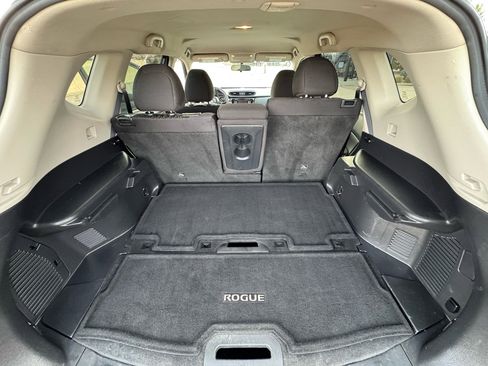 Used 2017 Nissan Rogue SV image 11