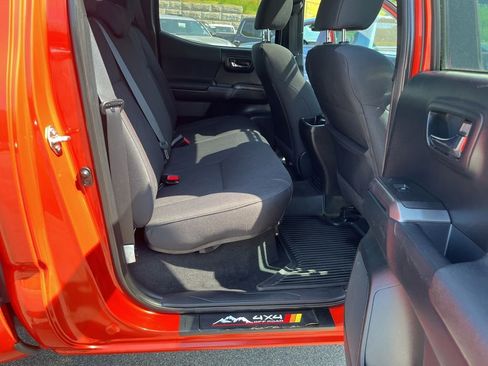 Used 2016 Toyota Tacoma TRD Off-Road w/ Premium & Technology Package AWD/4WD image 13