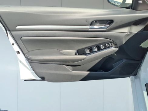 New 2025 Nissan Altima 2.5 SL image 9