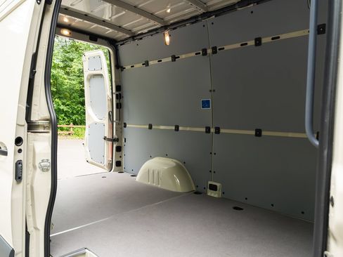 Used 2025 Mercedes-Benz Sprinter 2500 image 13