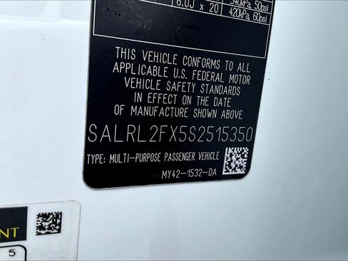 New 2025 Land Rover Discovery Dynamic SE image 13