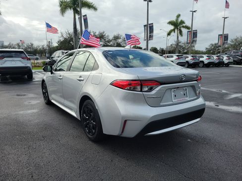 Used 2022 Toyota Corolla LE image 9