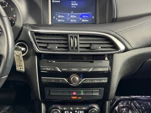 Used 2017 INFINITI QX30 FWD image 23
