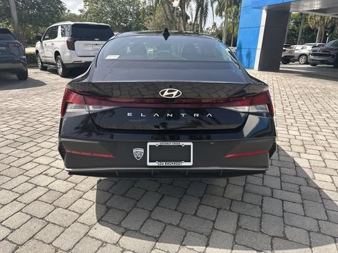 Used 2024 Hyundai Elantra SEL FWD image 36